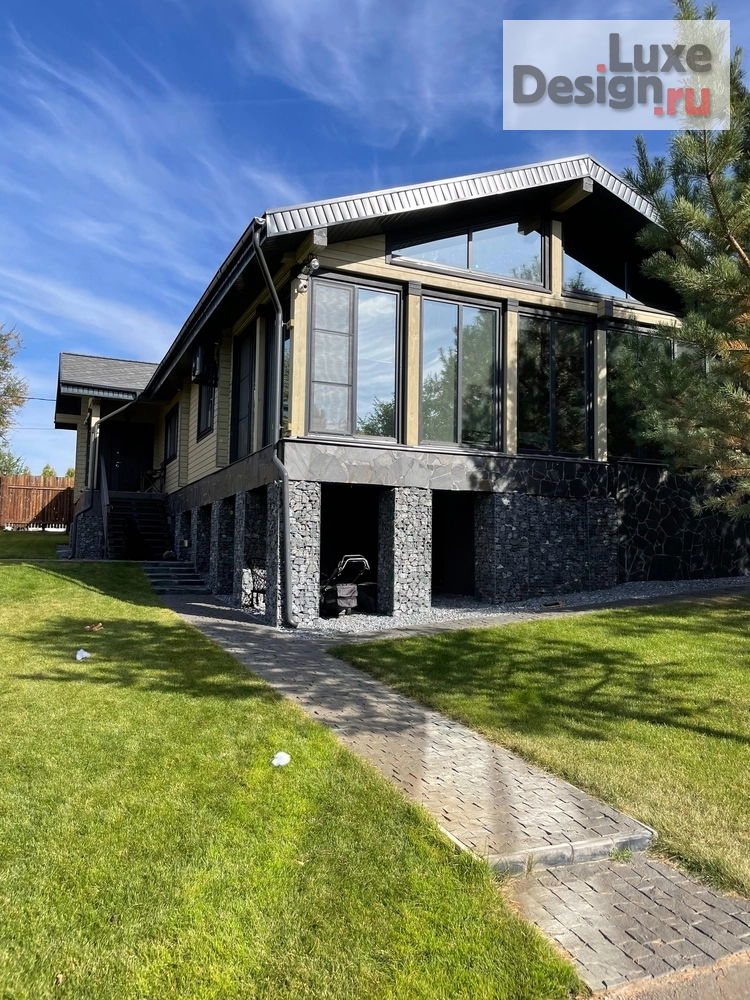 Дизайн интерьера загородного дома "Дом в соснах для молодой семьи" (фото 1)